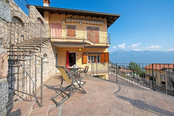 Ferienwohnung für 6 Personen, mit Terrasse und Seeblick in Tremosine