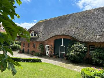 Ferienwohnung für 2 Personen, mit Seeblick und Pool sowie Garten in Wittensee