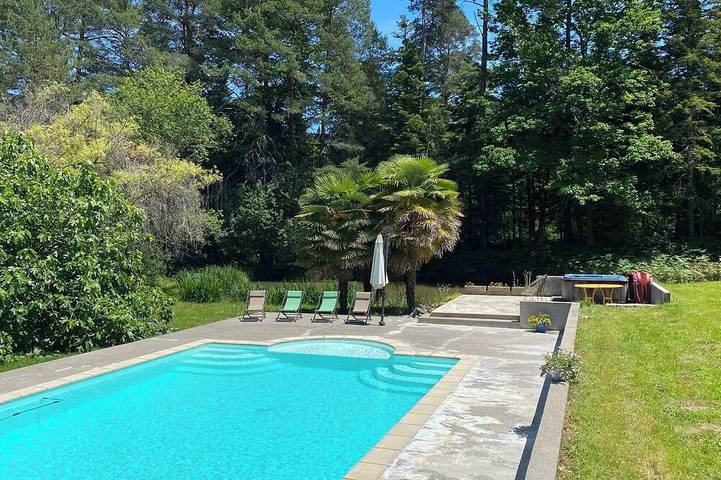 Chambre d’hôte pour 8 personnes, avec jardin ainsi que terrasse et jacuzzi dans l' Ariège