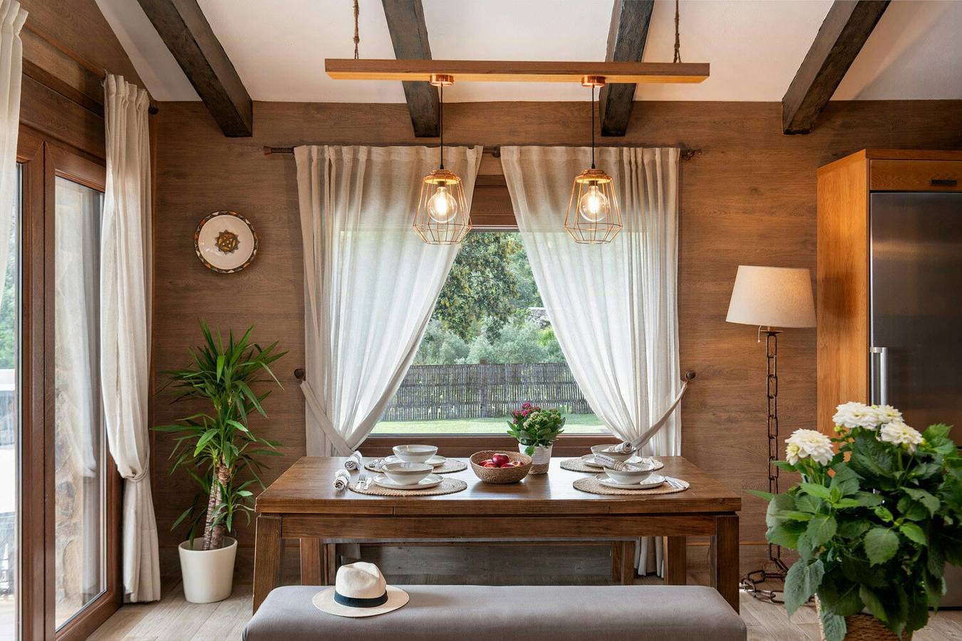 Casa de piedra en un valle montañoso cerca de Llerena in Llerena, Badajoz (província)