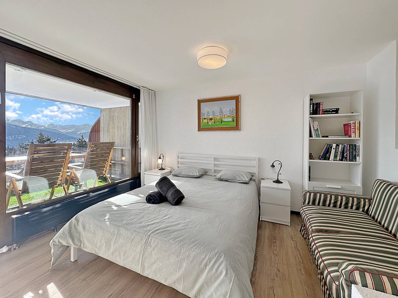 Ganzes Studio, Alpine Club Retreat – Central Studio, Pool & View in Crans-Montana, Sion - Sierre & Umgebung