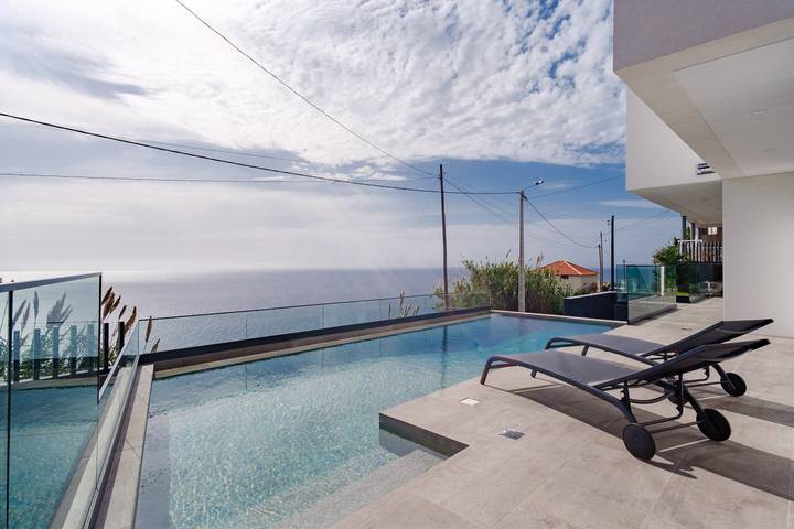 Ferienhaus für 6 Personen, mit Pool und Garten sowie Balkon