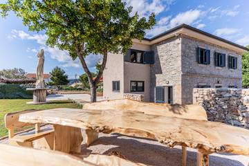 Villa für 5 Personen, mit Balkon/Terrasse und Sauna sowie Terrasse auf Cres