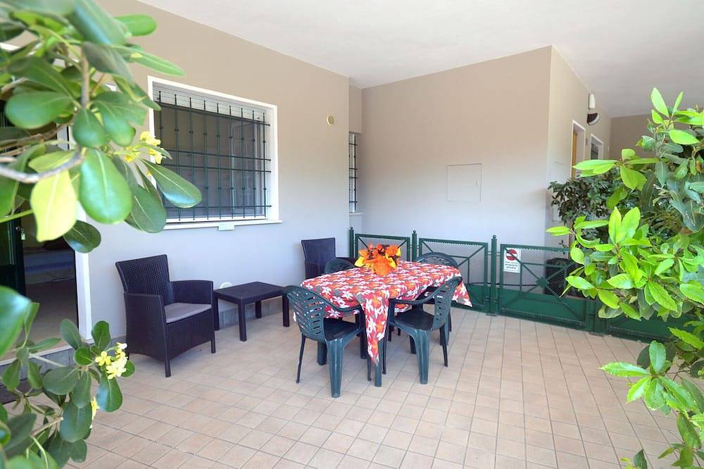Neue Wohnung mit großer überdachter Terrasse und komfortablem Parkplatz am Meer in Comacchio, Ferrara Provinz