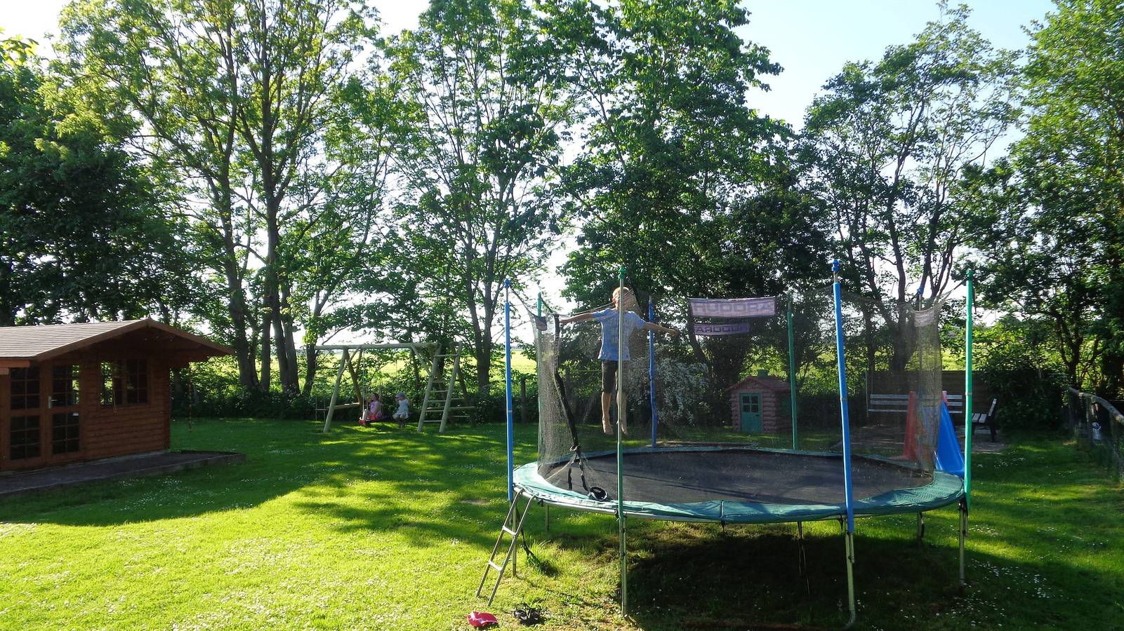 Ganze Wohnung,  '3-Raum-Ferienwohnung' mit Privatterrasse, Gemeinschaftsgarten und Wi-Fi in Wesselburener Deichhausen, Nordseeküste