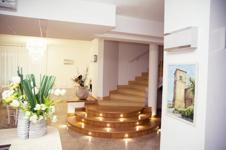 Hôtel pour 3 personnes, avec Balcon et Terrasse ainsi que Jardin et Vue à Petacciato