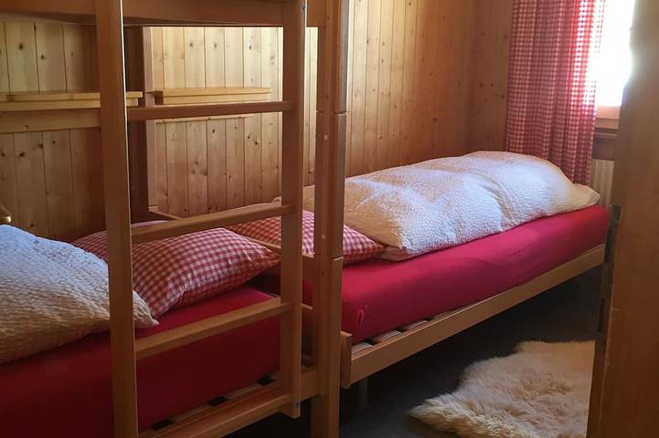 Ganze Wohnung, Gemütliche Familienwohnung mit Ofen, Galerie und prächtiger Alpensicht in Adelboden, Frutigen - Lenk - Adelboden