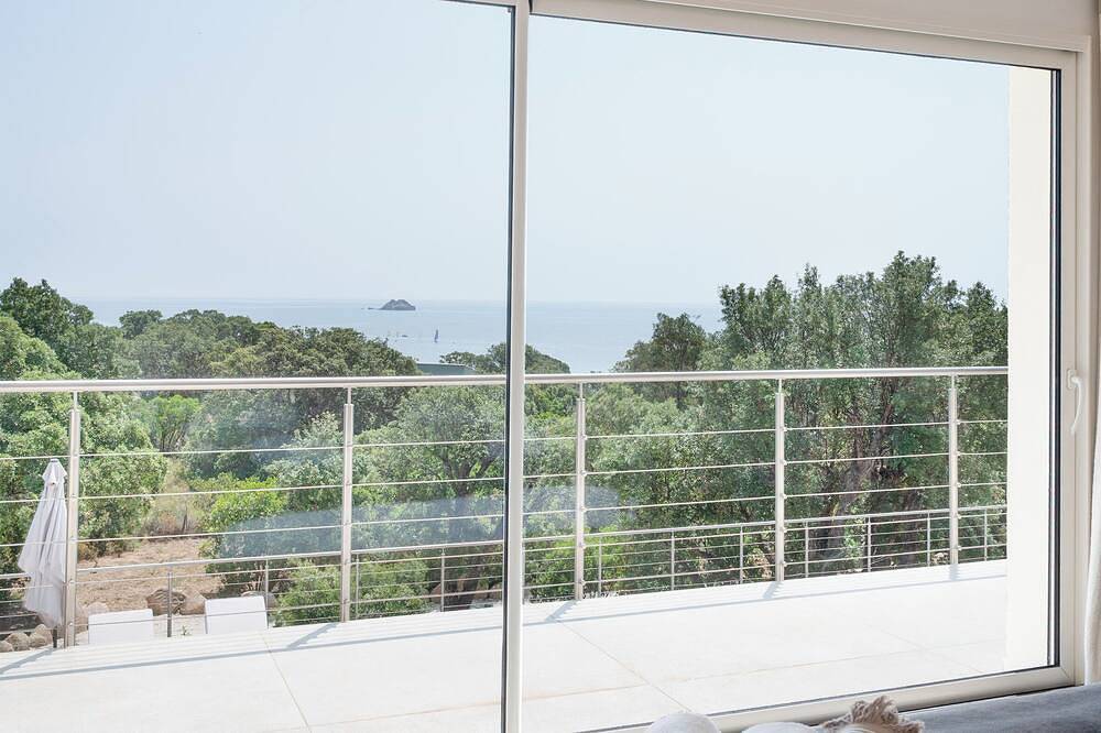 Villa with pool and sea view 230m from the beach in Pinarellu, Zonza