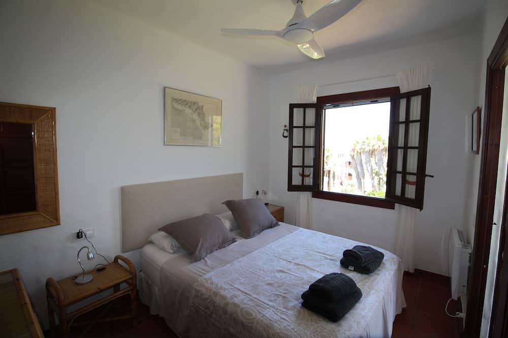 Entire apartment, Casa Cristalina Menorca in Platges de Fornells, Es Mercadal