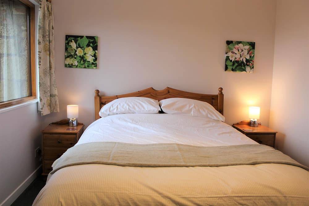 Thairn cottage ideal for 2, rural, 3 miles from Kelso. Wood stove All on 1 level in Scottish Borders