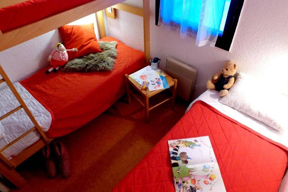 Entire apartment, 10m from ski slopes, swimming pool, sauna, hammam, parking, tv, ski locker, 35m² in Saint-Léger-les-Mélèzes, Écrins National Park