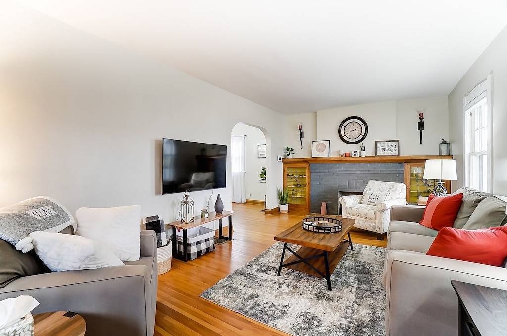 Charming 3 bdr! City location! Great parking! in Columbus, Ohio