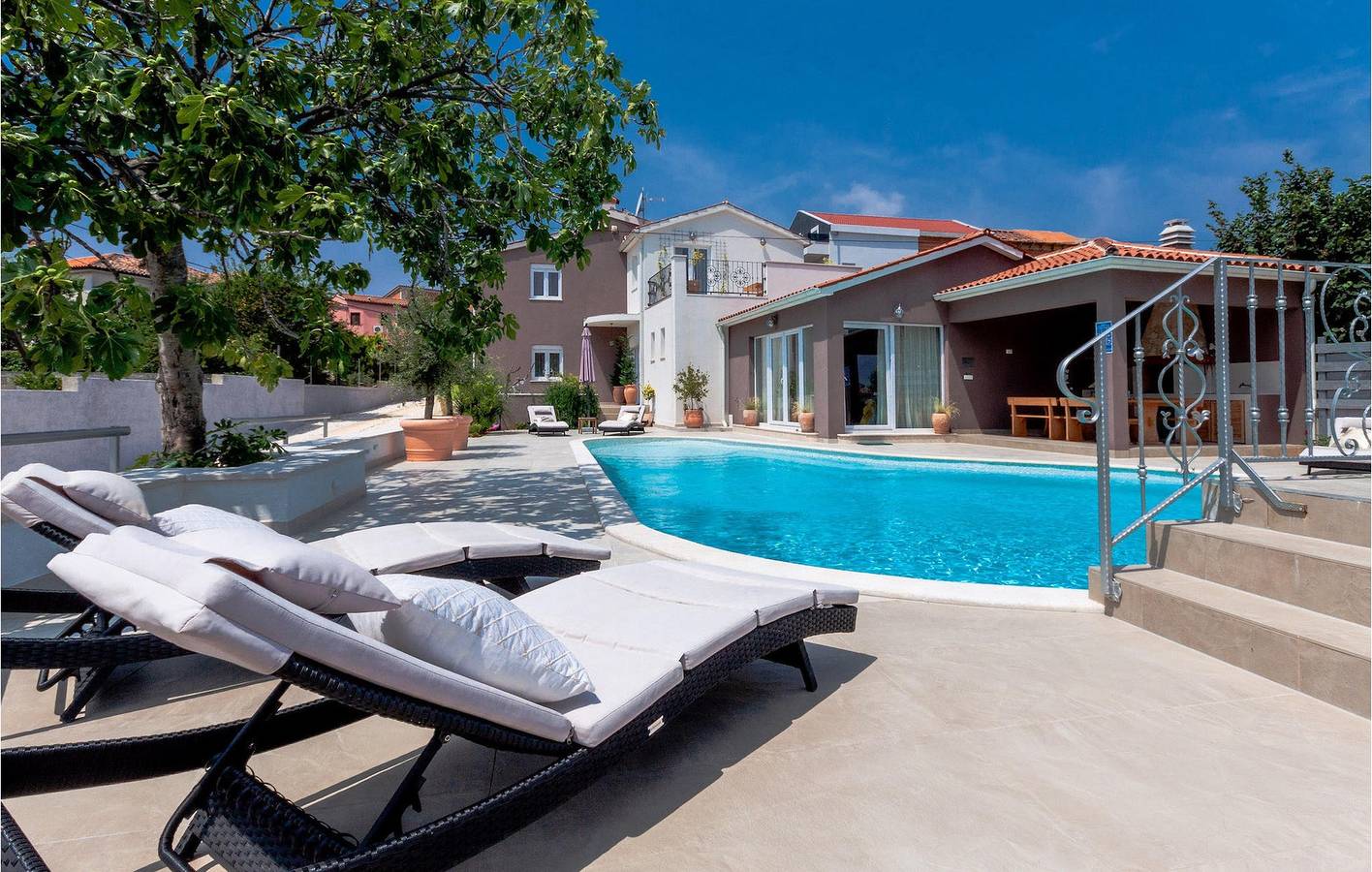 Gemütliche Ferienwohnung mit Pool, in der Nähe des Strandes Bijela – der perfekte Urlaubsort! in Medulin Stadt, Medulin