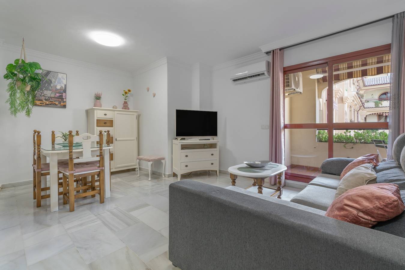 Entire apartment, Apartment 'Liya's Home' with Balcony, Wi-Fi and Air Conditioning in Arroyo de La Miel, Benalmádena