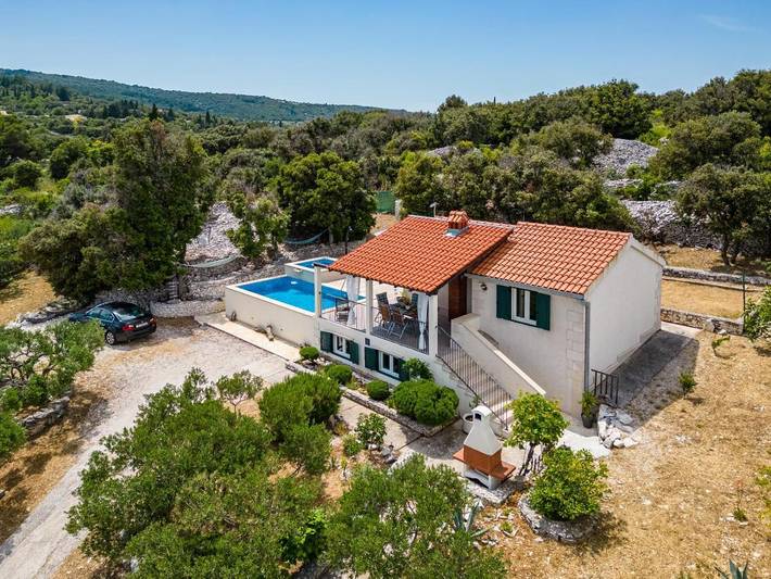 Villa für 7 Personen, mit Ausblick und Pool sowie Garten - 1