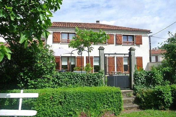 Gîte pour 6 personnes, avec jardin à Rancogne