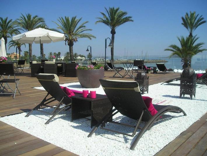 Ferienwohnung für 3 Personen, mit Terrasse und Garten sowie Kinderpool und Pool