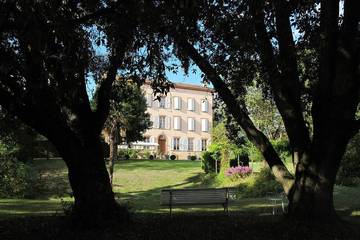Château pour 15 personnes, avec jardin dans l' Ariège