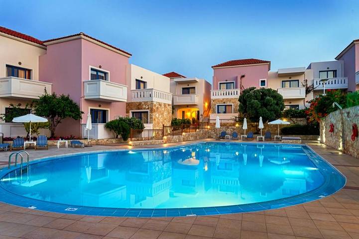 Hotel für 3 Personen, mit Kinderpool und Garten sowie Pool und Ausblick - 1