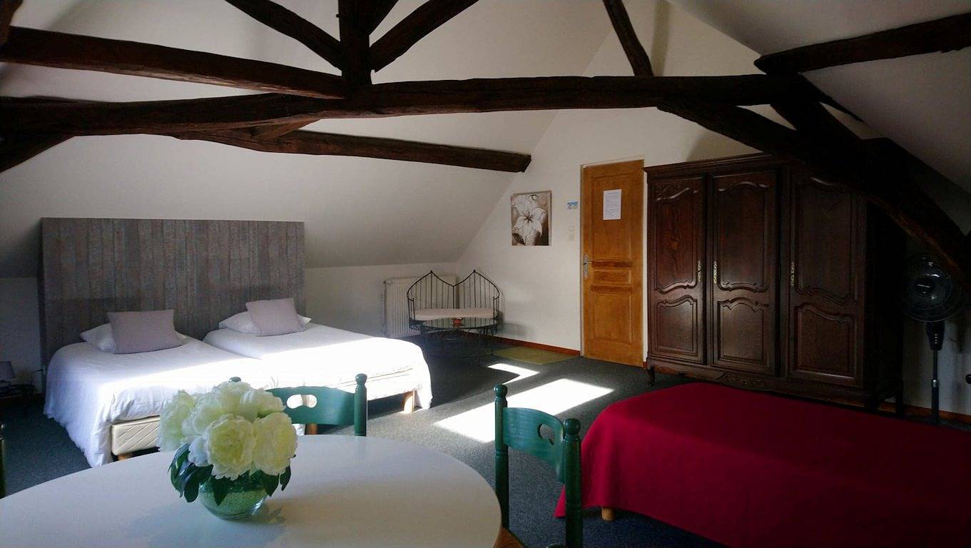 La Ferme du Château chambres d'hôtes et table d'hôtes - Chambre familiale in Tresnay, Nièvre