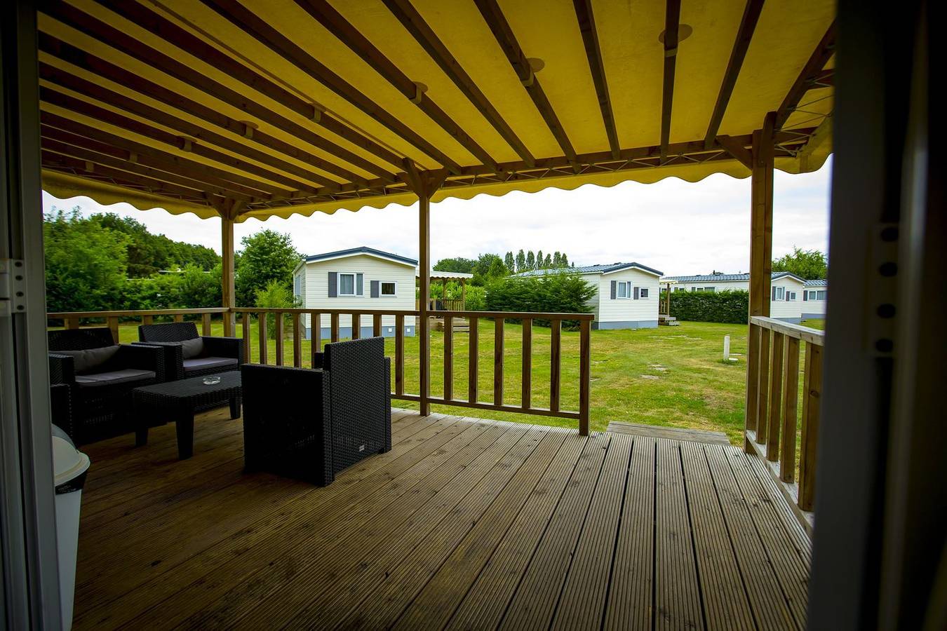 Recreatiepark Duinhoeve — Veranda Chalet | 5 Personen (3 Schlafzimmer) in Nordbrabant