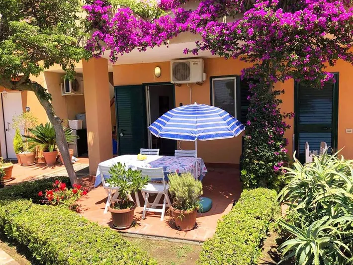Apartamento de vacaciones para 5 personas, con jardín y jacuzzi además de piscina y terraza - 1