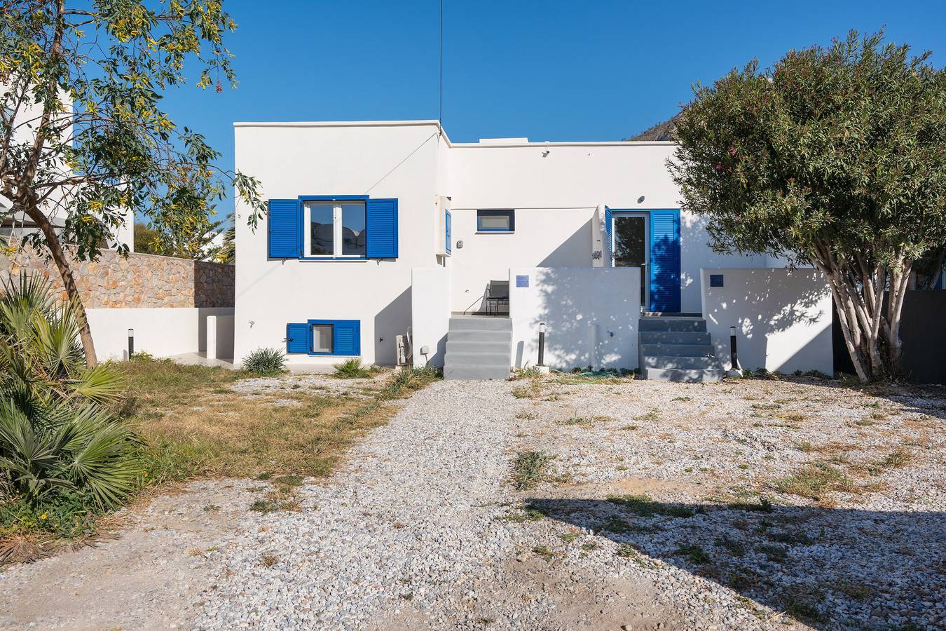 Appartement entier, Aegean Blue Santorini Perissa près de la plage avec terrasse privée et Wi-Fi in Plage d'Perivolos, Perissa