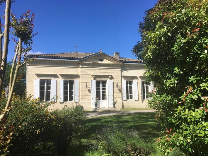 Location de vacances pour 12 personnes, avec Terrasse ainsi que Jardin et Piscine à Sainte-Eulalie