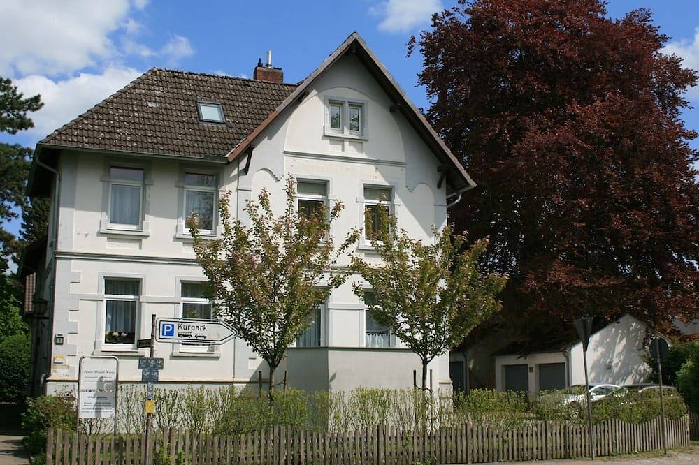 Ganze Wohnung, Apartment-Standard-Eigenes Badezimmer-Gartenblick-Maisonette in Bad Nenndorf, Landkreis Schaumburg