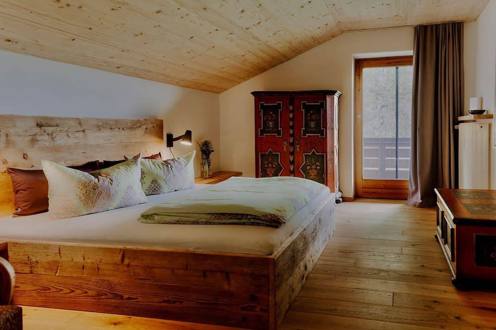 Ganze Wohnung, Ferienwohnung 1. Obergeschoss, 84 qm, für 2 Personen, Küche, 1 Wohn-Esszimmer, Balkon, weiteres Schlafzimmer gegen Aufpreis in Breitbrunn am Chiemsee, Chiemsee