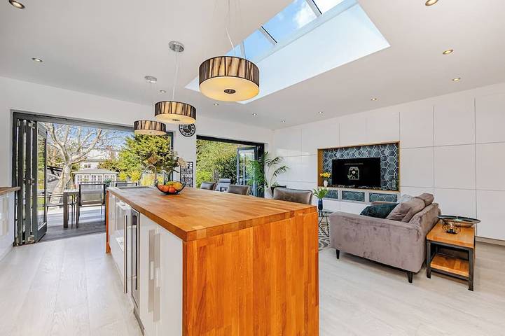 Holiday home for 4 people, with garden and hot tub as well as terrace - 1