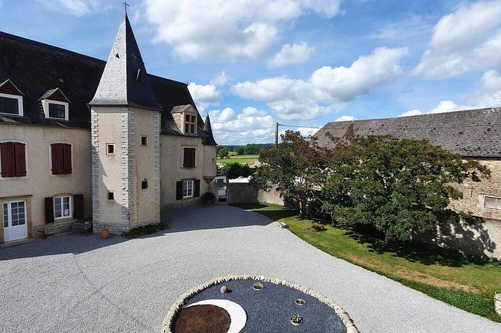 Gîte pour 15 personnes, avec Jacuzzi et Jardin ainsi que Piscine et Sauna à Dognen