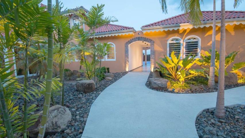 Location de vacances pour 14 personnes, avec piscine ainsi que jardin et jacuzzi à Le François - 4