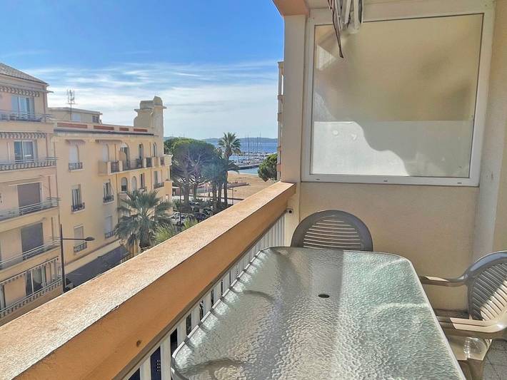 Gîte pour 6 personnes, avec terrasse dans Casino De Sainte Maxime
