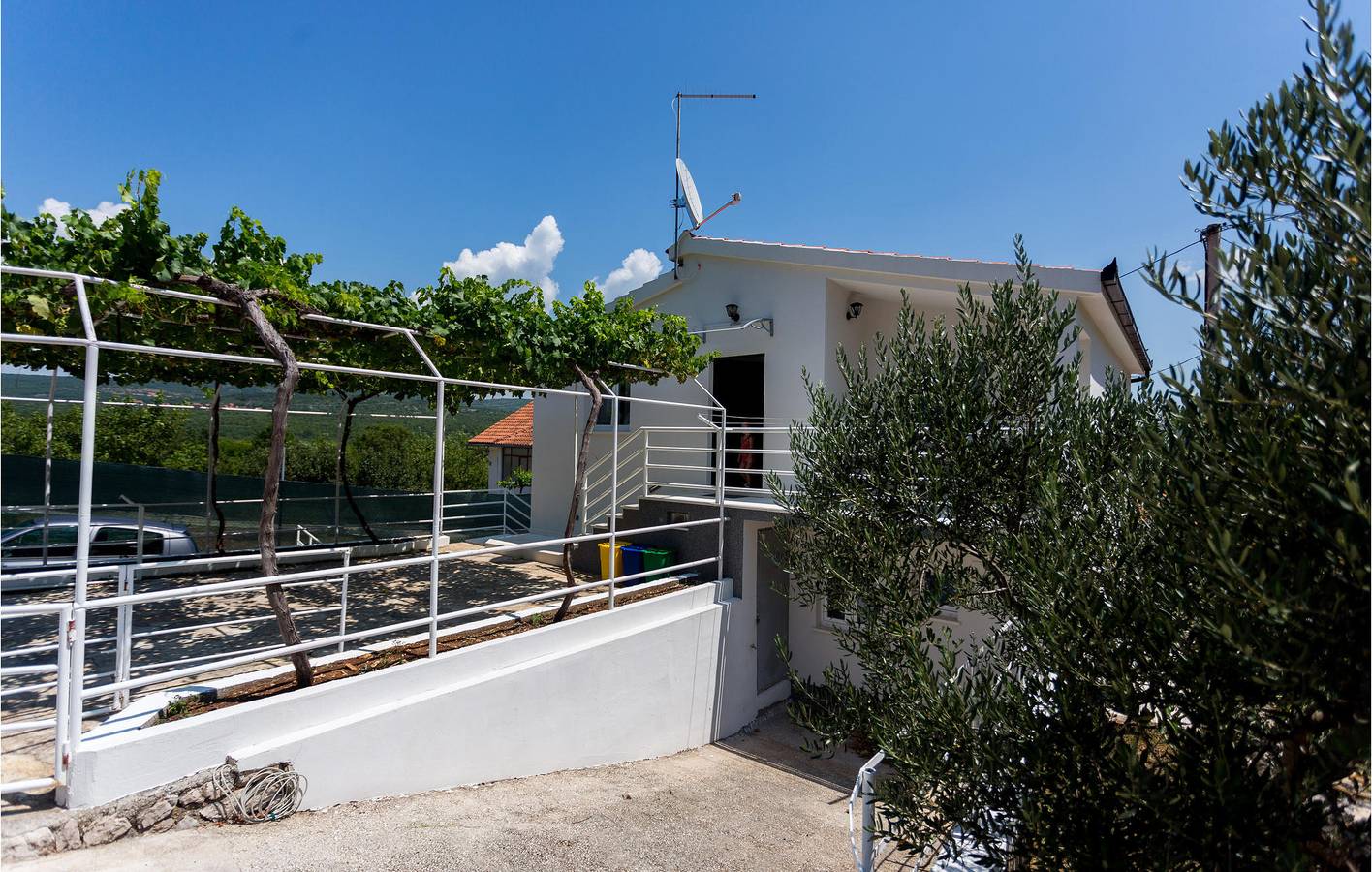Geräumiges Apartment mit einem Schlafzimmer, Pool und Terrasse in Makarska Riviera