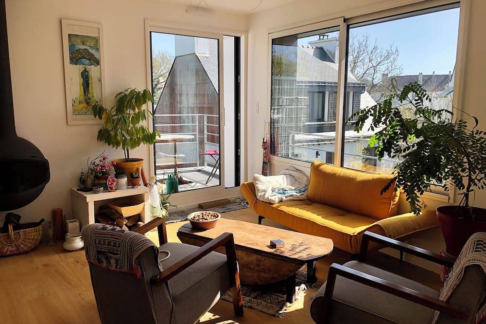 Entire apartment, Bright 53m2 apartment in the trees in the heart of a village on the Gulf of Morbihan in Bono, Côte des Mégalithes