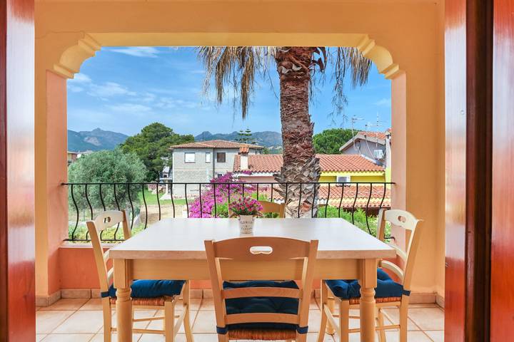 Appartamento intero, Appartamento vacanze "Bilocale Geranium Beach" con terrazza e aria condizionata in San Teodoro, Olbia-Tempio
