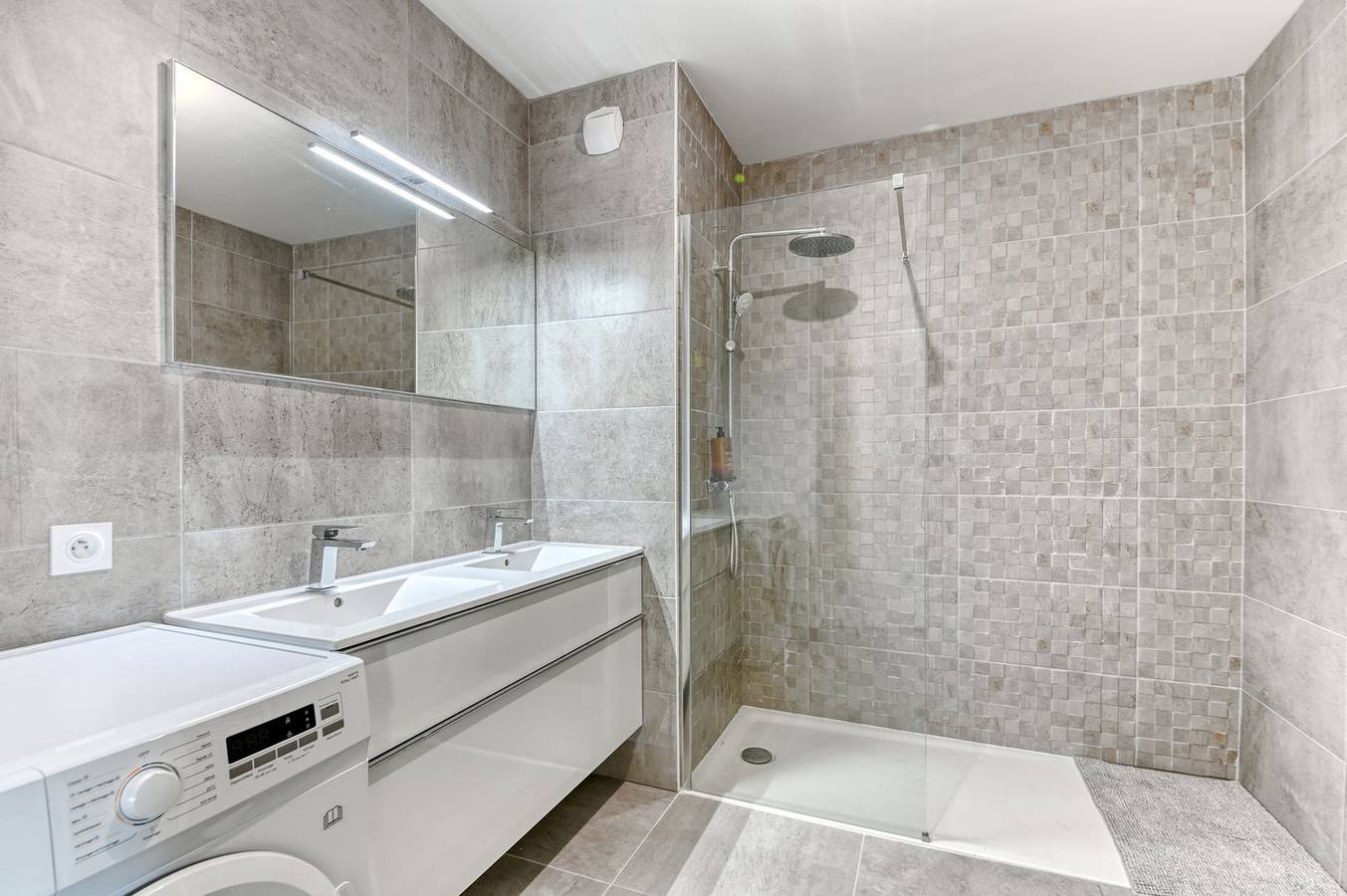Entire apartment, Guestready - Charming getaway with a terrace in Lyon, Rhône