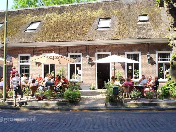 Villa voor 47 personen, met tuin en terras in Drenthe
