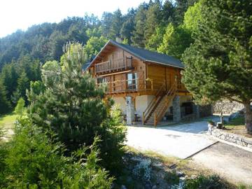 Gîte pour 8 personnes, avec terrasse à Belcaire