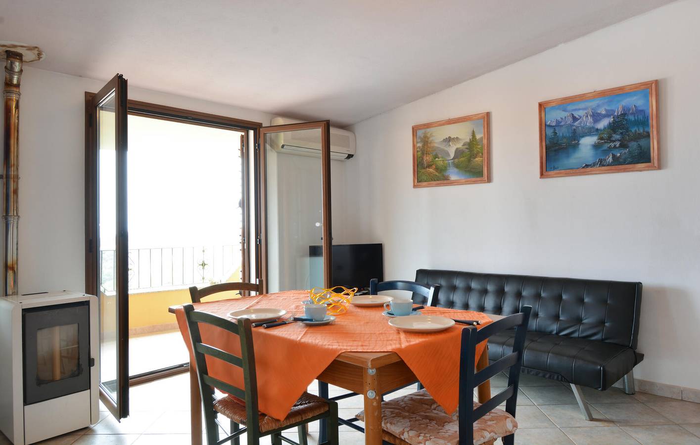 Apartamento vacacional entero, Acogedor apartamento con WiFi y aire acondicionado, a 1,5 km de Elini in Ilbono, Barbagia
