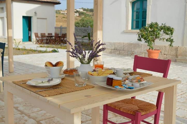 Location de vacances pour 3 personnes, avec terrasse ainsi que jardin et vue à Siculiana - 2