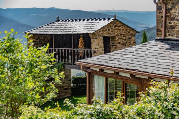 Casa rural para 13 personas, con Balcón y Terraza además de Jardín y Vistas en Provincia de Lugo - 2