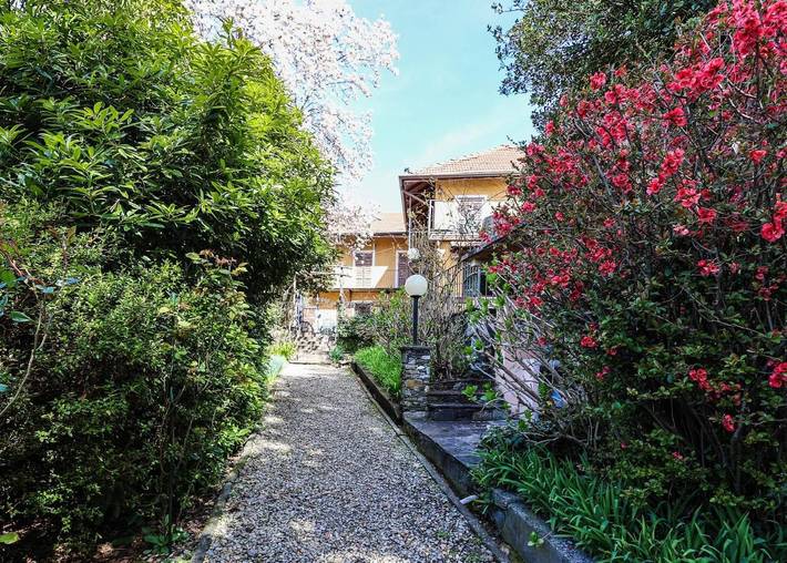 Villa per 8 persone, con panorama e vista lago nonché giardino, con animali domestici sul Lago d'Orta