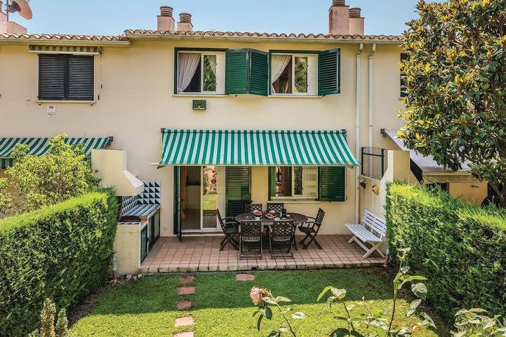 Ferienhaus für 8 Personen, mit Pool und Terrasse