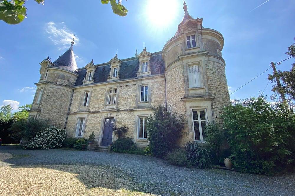 Le Grand Gite Du Chateau Sainte Marie Proche Marais Poitevin in Fors, Région de Niort