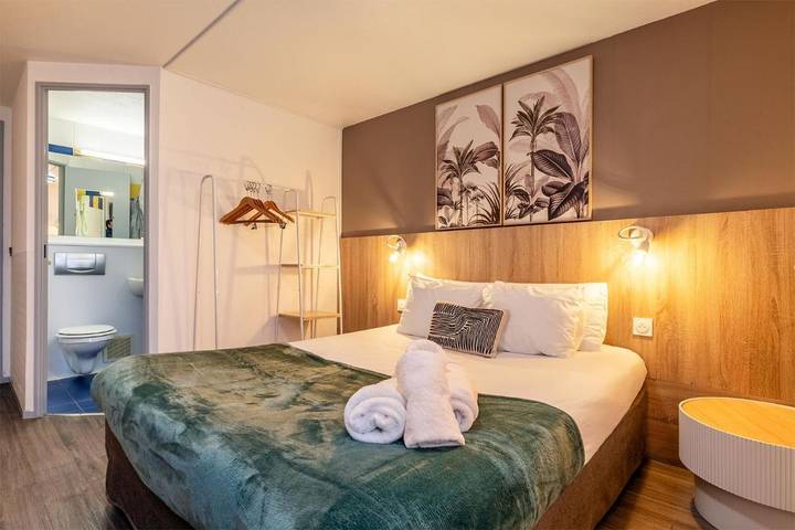 Hôtel pour 2 personnes, avec jardin et piscine à Saint-Laurent-des-Vignes - 2