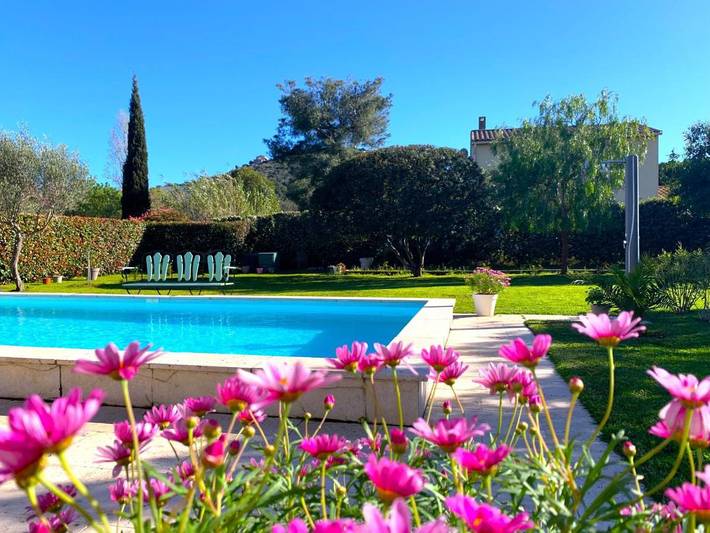 Chambre d’hôte pour 4 personnes, avec bassin pour enfant et piscine ainsi que vue et jardin à Six-Fours-les-Plages - 2