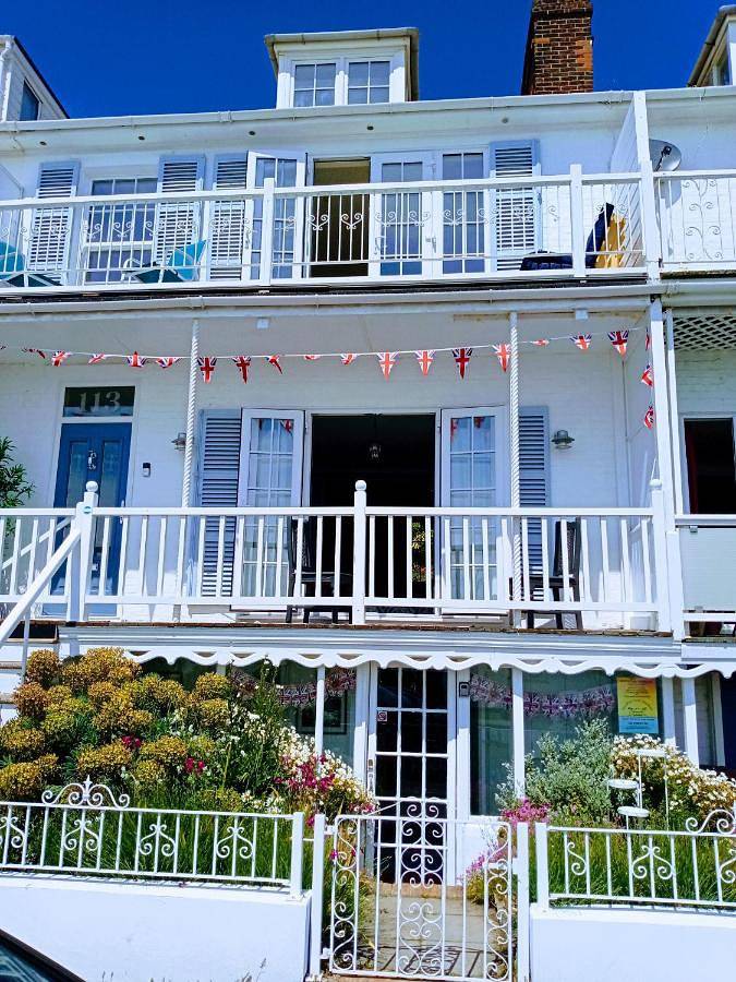 Entire apartment, Beachfront Studio Apartment in Felixstowe, Suffolk