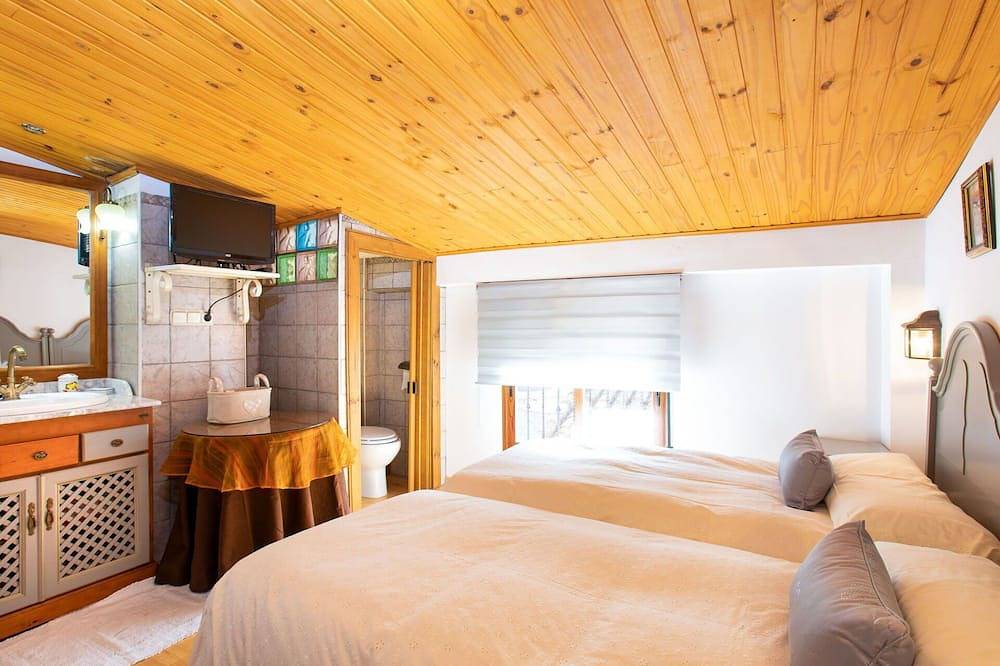 Stunning private villa for 6 people with Wifi, Tv, terrace and parking in Nigüelas, Granada Province